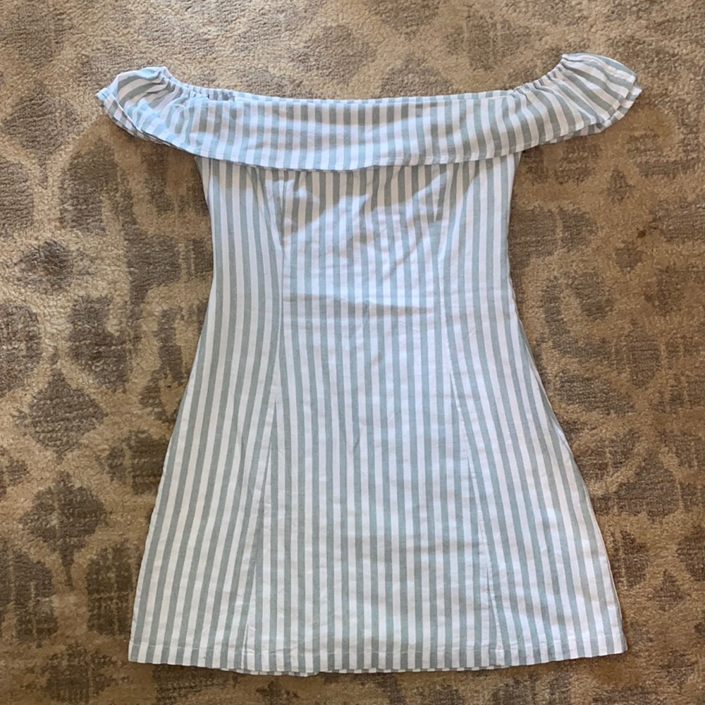 LULU GREEN AND WHITE OFF THE SHOULDER DRESS